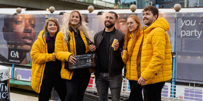 C&A Sampling-Team am Wiener Donaukanal