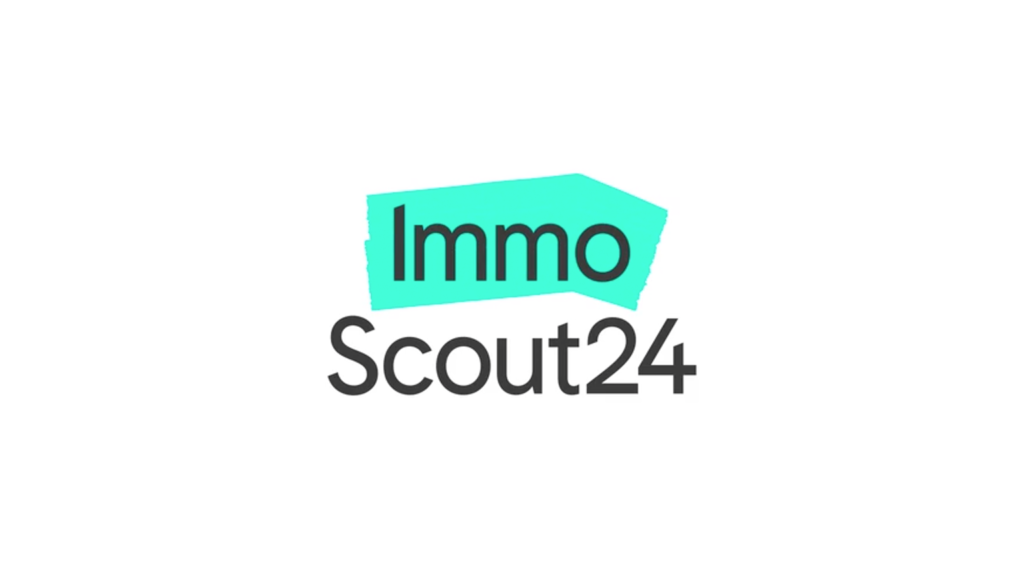 Auf dem Bild sieht man das Logo von Immo Scout 24 in schwarzer Schrift mit türkiser Form hinter dem Wort Immo.